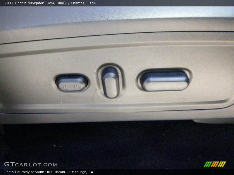 Black / Charcoal Black 2011 Lincoln Navigator L 4x4