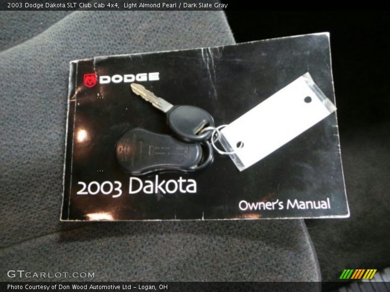 Light Almond Pearl / Dark Slate Gray 2003 Dodge Dakota SLT Club Cab 4x4