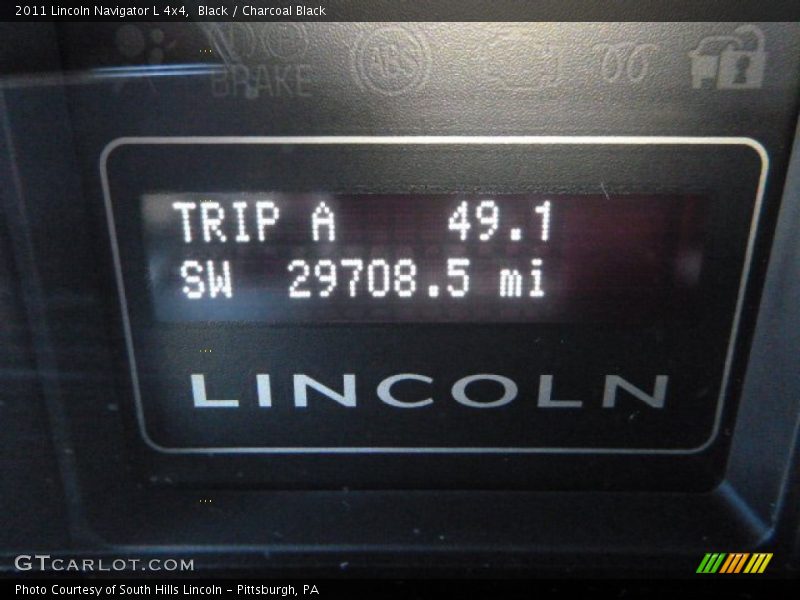 Black / Charcoal Black 2011 Lincoln Navigator L 4x4