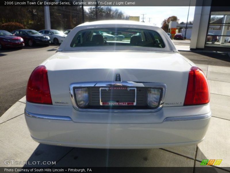 Ceramic White Tri-Coat / Light Camel 2006 Lincoln Town Car Designer Series