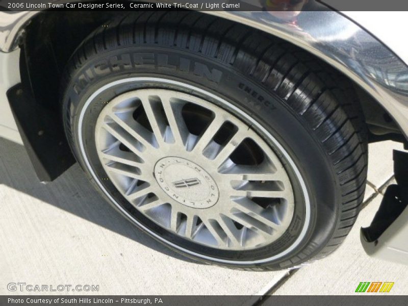 Ceramic White Tri-Coat / Light Camel 2006 Lincoln Town Car Designer Series