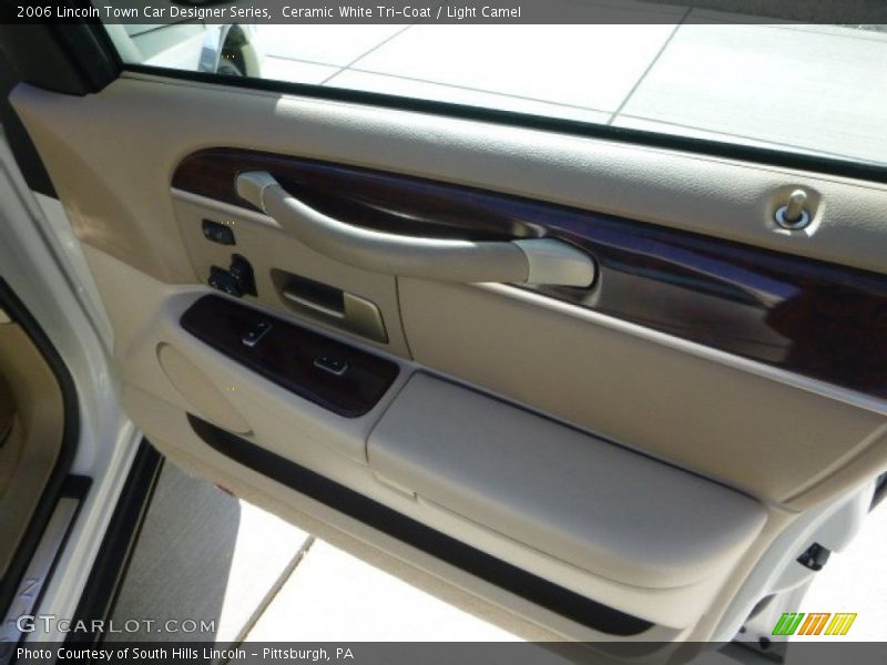 Ceramic White Tri-Coat / Light Camel 2006 Lincoln Town Car Designer Series