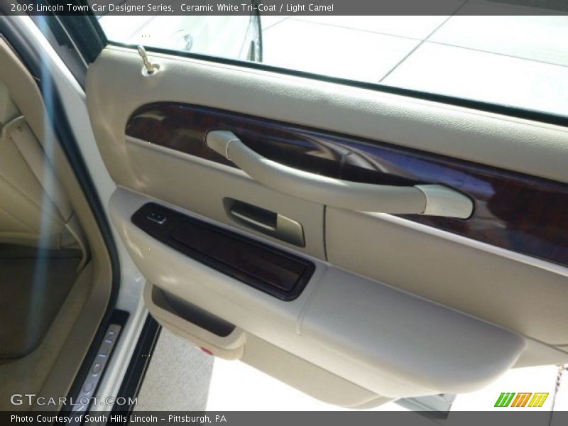 Ceramic White Tri-Coat / Light Camel 2006 Lincoln Town Car Designer Series