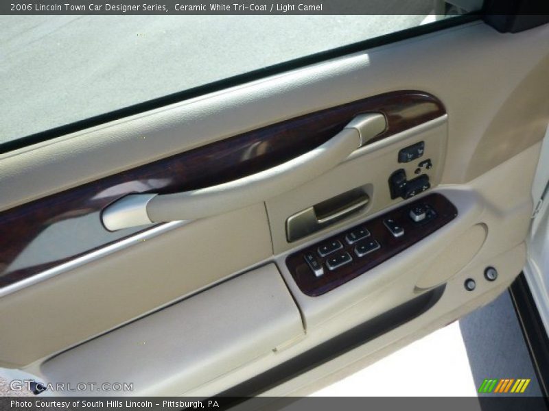 Ceramic White Tri-Coat / Light Camel 2006 Lincoln Town Car Designer Series