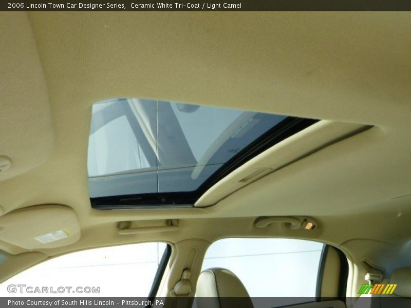 Ceramic White Tri-Coat / Light Camel 2006 Lincoln Town Car Designer Series