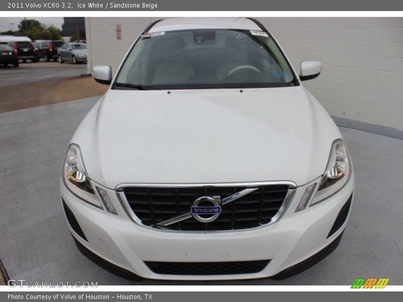 Ice White / Sandstone Beige 2011 Volvo XC60 3.2