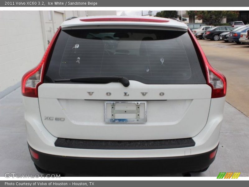 Ice White / Sandstone Beige 2011 Volvo XC60 3.2