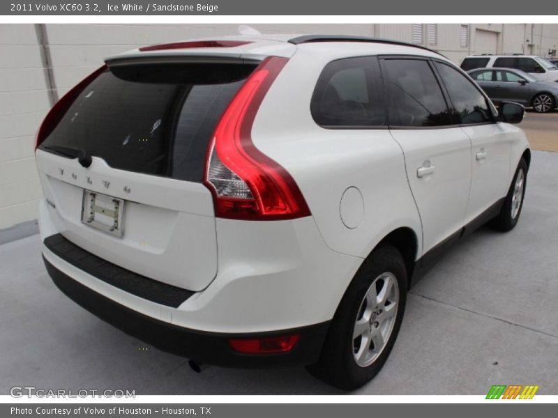 Ice White / Sandstone Beige 2011 Volvo XC60 3.2