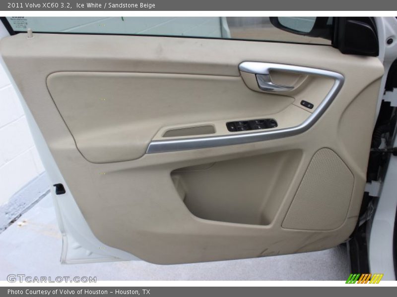 Ice White / Sandstone Beige 2011 Volvo XC60 3.2