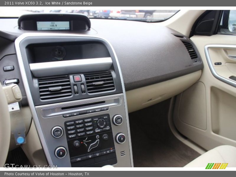Ice White / Sandstone Beige 2011 Volvo XC60 3.2