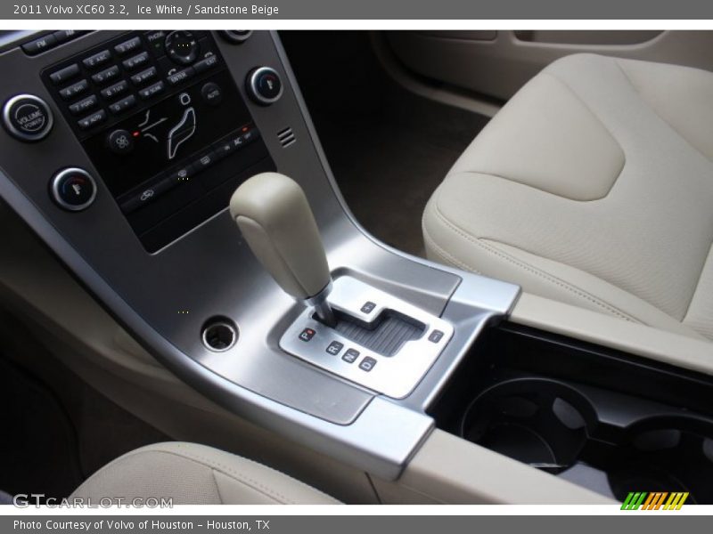 Ice White / Sandstone Beige 2011 Volvo XC60 3.2
