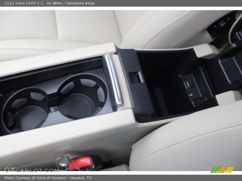 Ice White / Sandstone Beige 2011 Volvo XC60 3.2