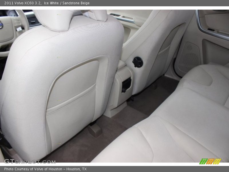 Ice White / Sandstone Beige 2011 Volvo XC60 3.2