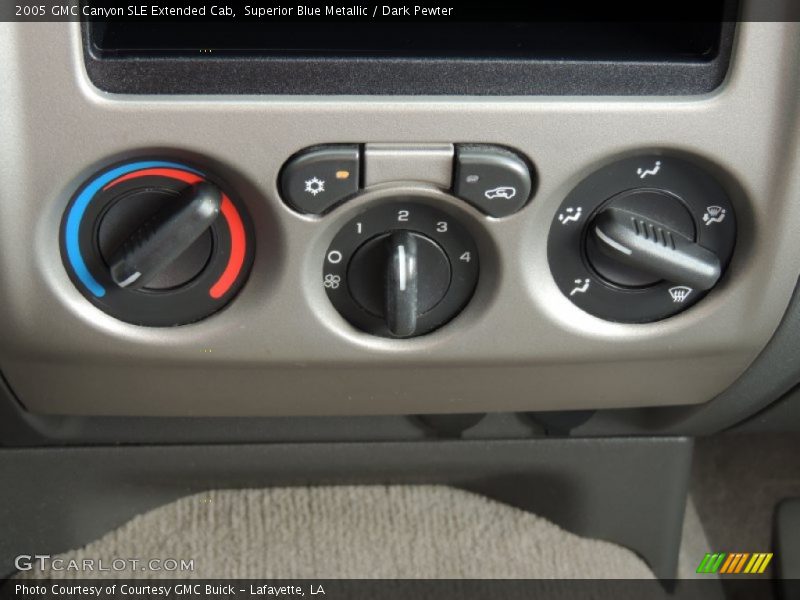 Controls of 2005 Canyon SLE Extended Cab