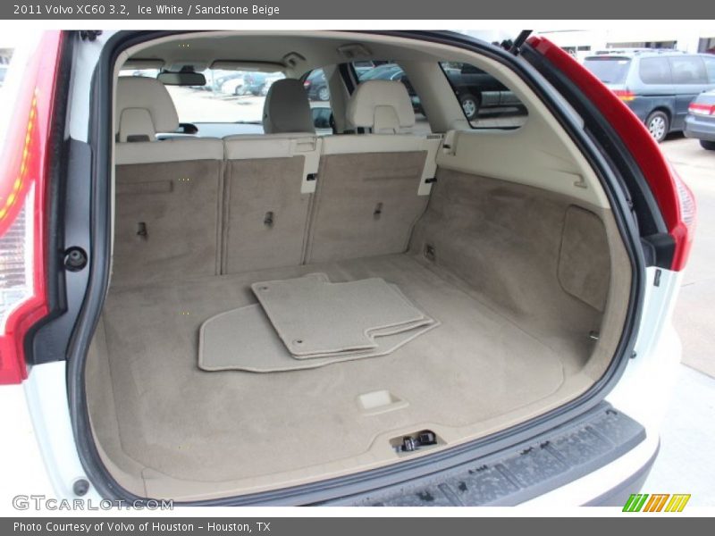 Ice White / Sandstone Beige 2011 Volvo XC60 3.2