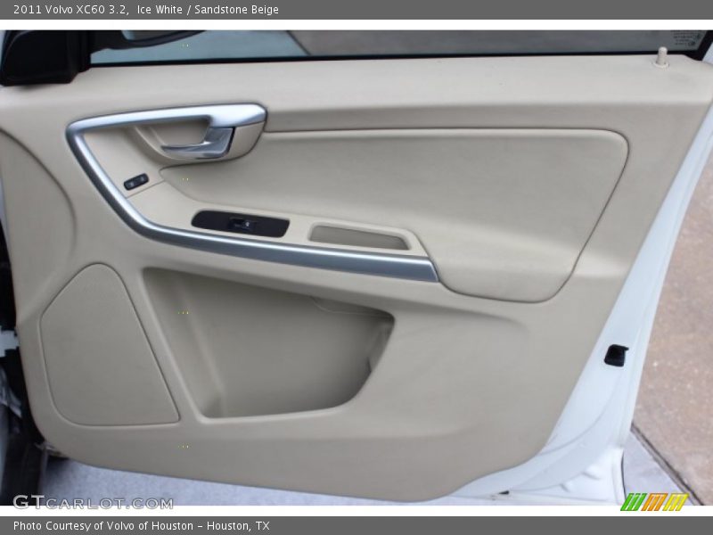 Ice White / Sandstone Beige 2011 Volvo XC60 3.2