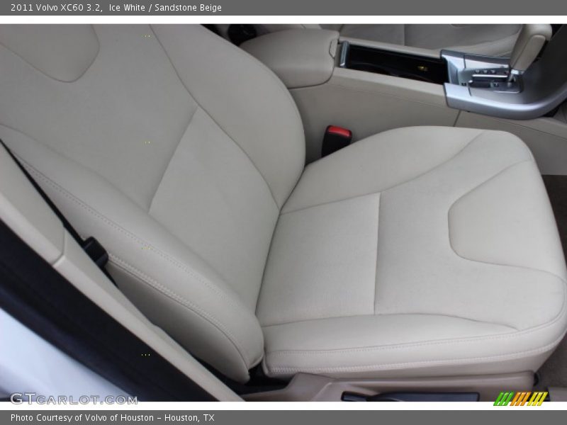 Ice White / Sandstone Beige 2011 Volvo XC60 3.2