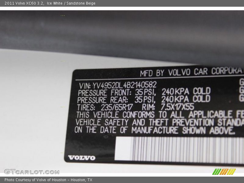 Ice White / Sandstone Beige 2011 Volvo XC60 3.2