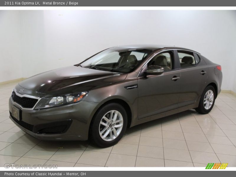 Front 3/4 View of 2011 Optima LX