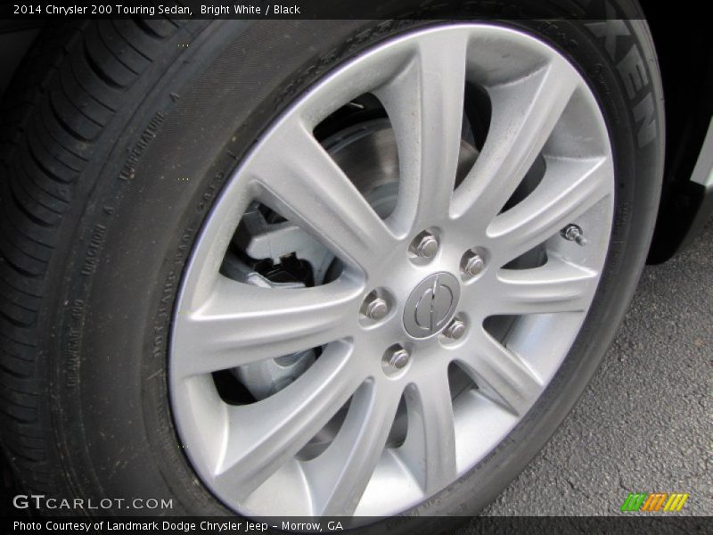 Bright White / Black 2014 Chrysler 200 Touring Sedan