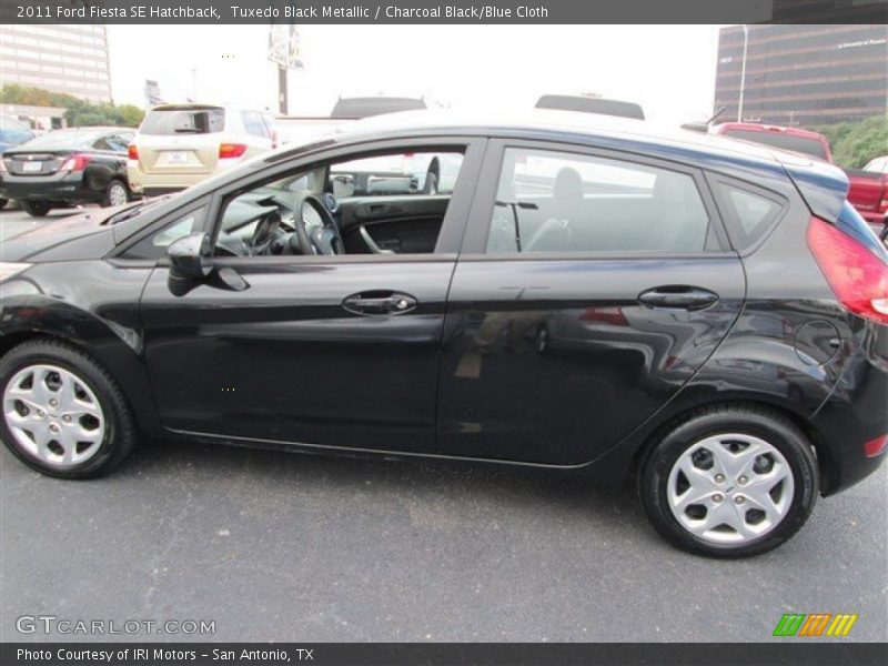 Tuxedo Black Metallic / Charcoal Black/Blue Cloth 2011 Ford Fiesta SE Hatchback