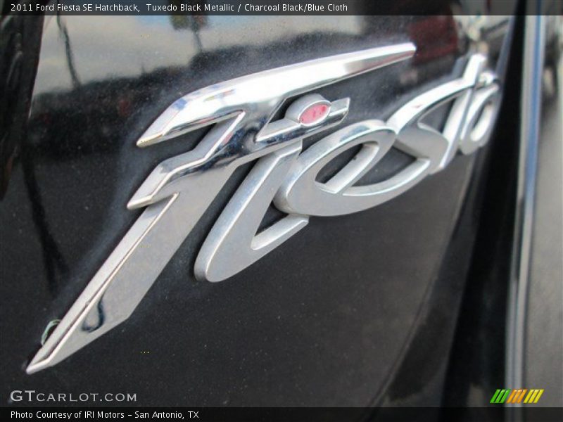Tuxedo Black Metallic / Charcoal Black/Blue Cloth 2011 Ford Fiesta SE Hatchback
