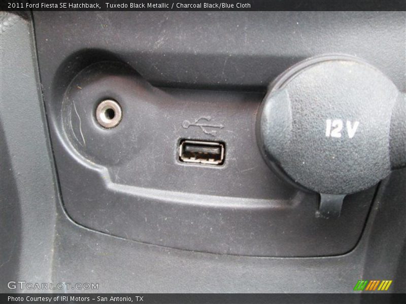 Tuxedo Black Metallic / Charcoal Black/Blue Cloth 2011 Ford Fiesta SE Hatchback