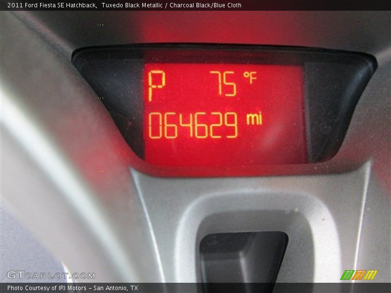 Tuxedo Black Metallic / Charcoal Black/Blue Cloth 2011 Ford Fiesta SE Hatchback