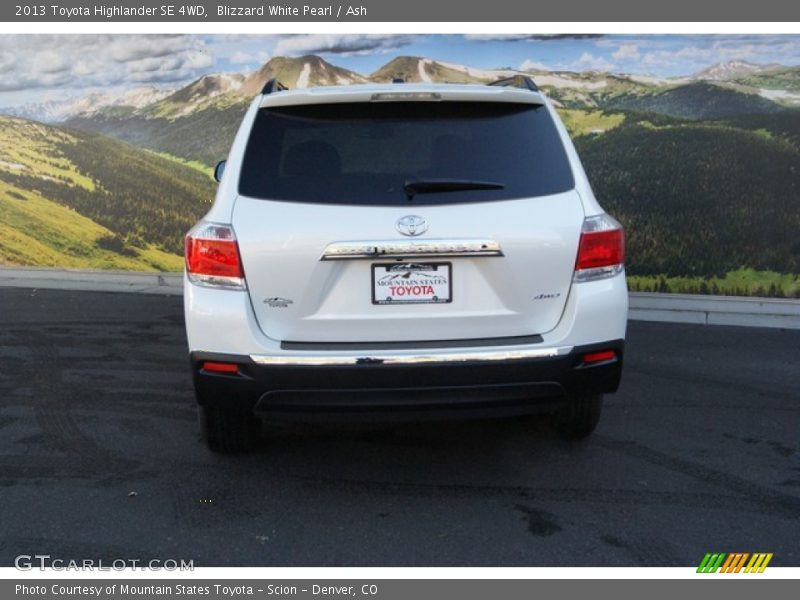 Blizzard White Pearl / Ash 2013 Toyota Highlander SE 4WD