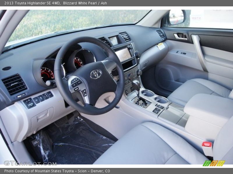 Blizzard White Pearl / Ash 2013 Toyota Highlander SE 4WD