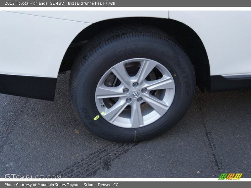 Blizzard White Pearl / Ash 2013 Toyota Highlander SE 4WD