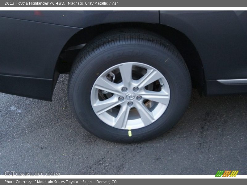 Magnetic Gray Metallic / Ash 2013 Toyota Highlander V6 4WD