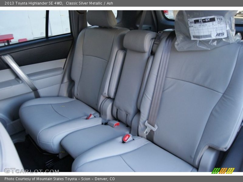 Classic Silver Metallic / Ash 2013 Toyota Highlander SE 4WD