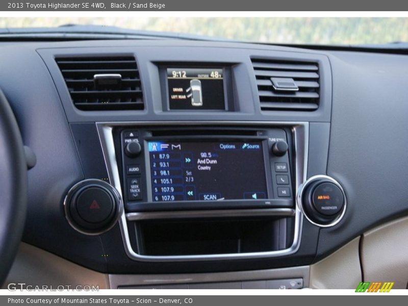 Black / Sand Beige 2013 Toyota Highlander SE 4WD