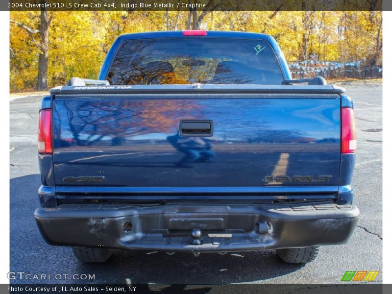 Indigo Blue Metallic / Graphite 2004 Chevrolet S10 LS Crew Cab 4x4