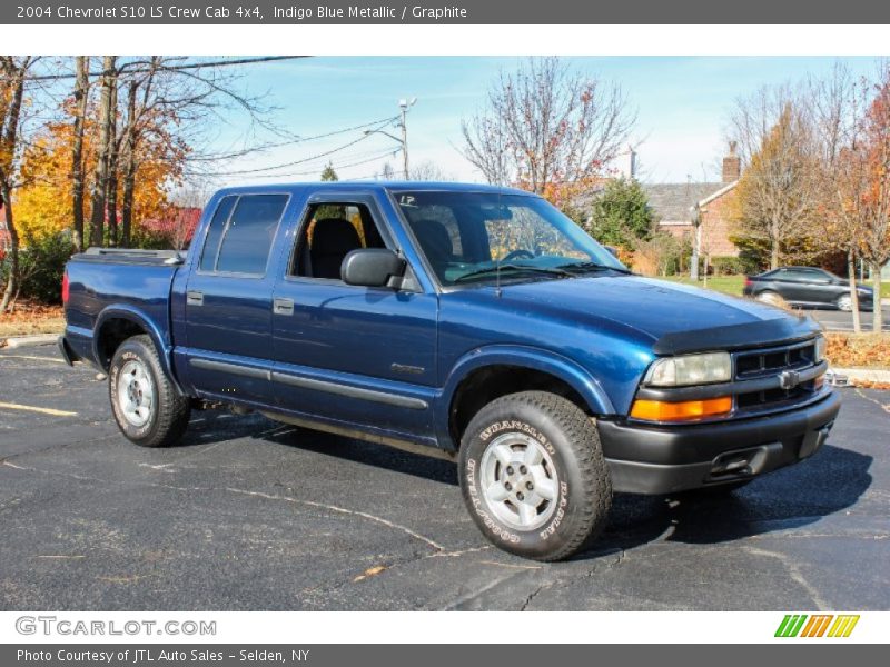 Front 3/4 View of 2004 S10 LS Crew Cab 4x4