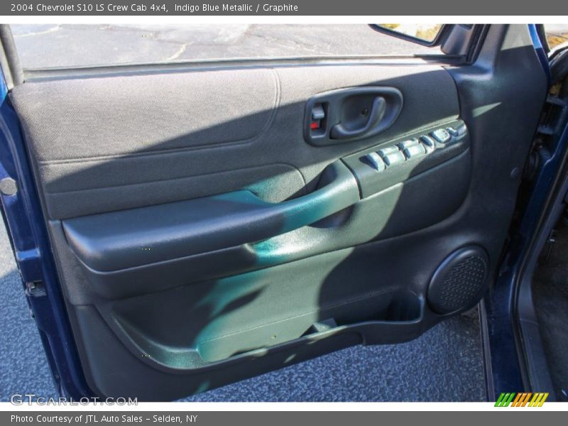 Indigo Blue Metallic / Graphite 2004 Chevrolet S10 LS Crew Cab 4x4