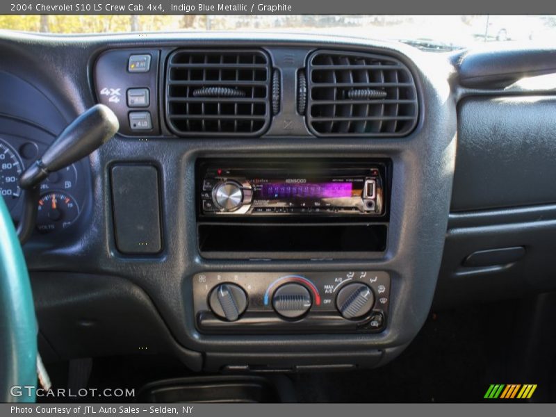 Indigo Blue Metallic / Graphite 2004 Chevrolet S10 LS Crew Cab 4x4