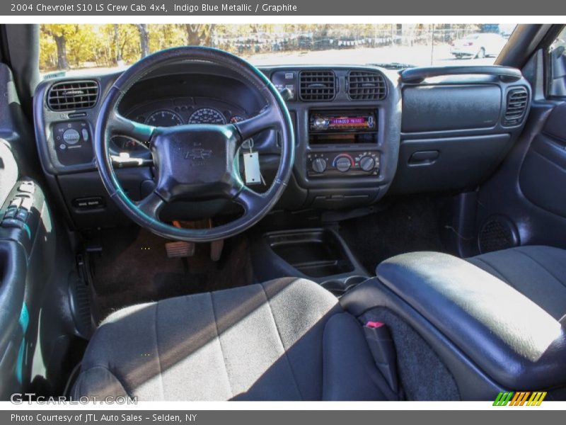 Indigo Blue Metallic / Graphite 2004 Chevrolet S10 LS Crew Cab 4x4