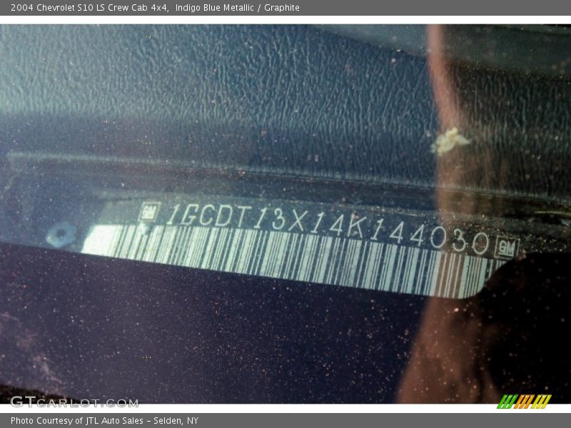 Indigo Blue Metallic / Graphite 2004 Chevrolet S10 LS Crew Cab 4x4