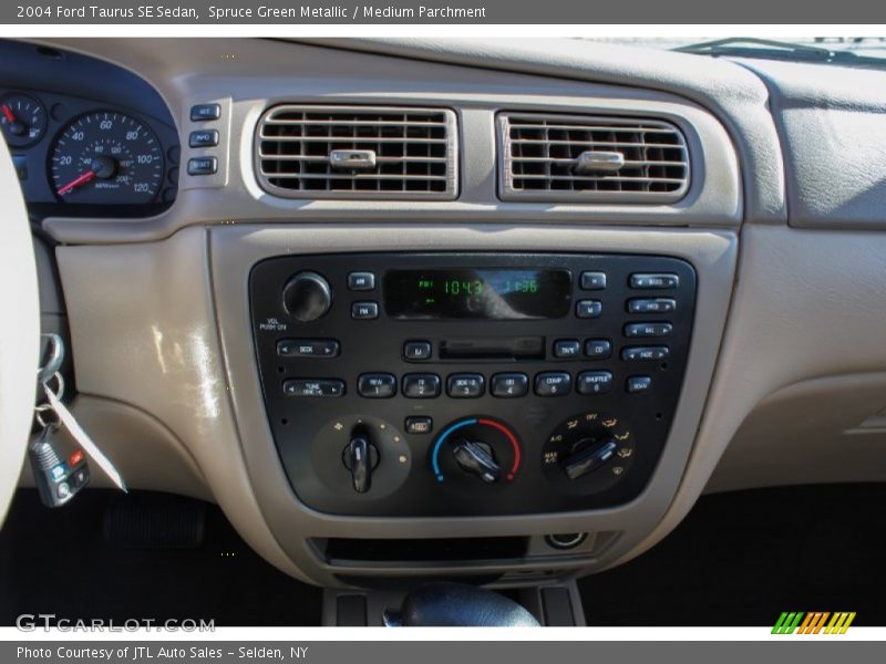 Spruce Green Metallic / Medium Parchment 2004 Ford Taurus SE Sedan