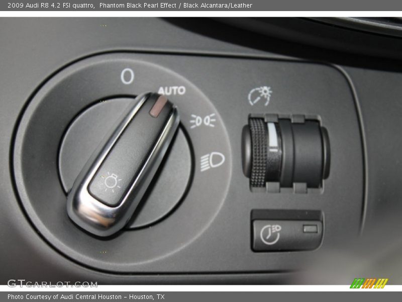 Controls of 2009 R8 4.2 FSI quattro