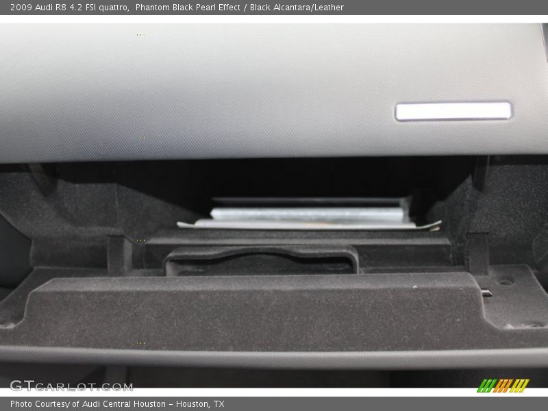 Phantom Black Pearl Effect / Black Alcantara/Leather 2009 Audi R8 4.2 FSI quattro