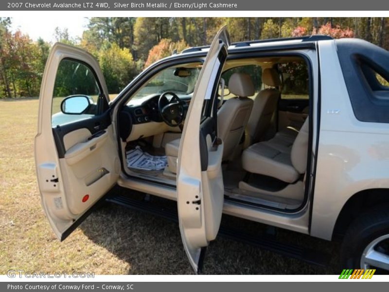 Silver Birch Metallic / Ebony/Light Cashmere 2007 Chevrolet Avalanche LTZ 4WD