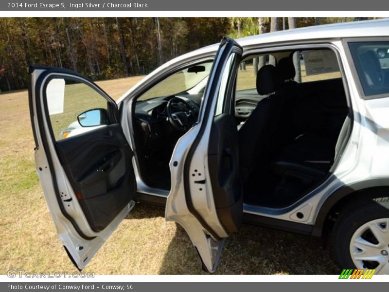 Ingot Silver / Charcoal Black 2014 Ford Escape S