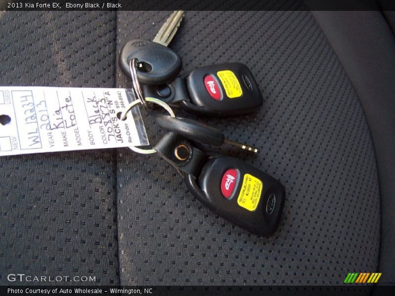 Ebony Black / Black 2013 Kia Forte EX