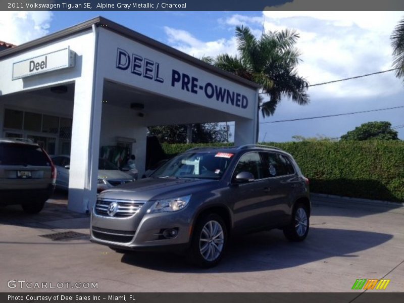 Alpine Gray Metallic / Charcoal 2011 Volkswagen Tiguan SE