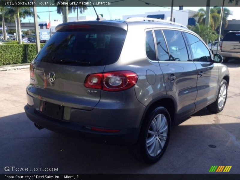 Alpine Gray Metallic / Charcoal 2011 Volkswagen Tiguan SE