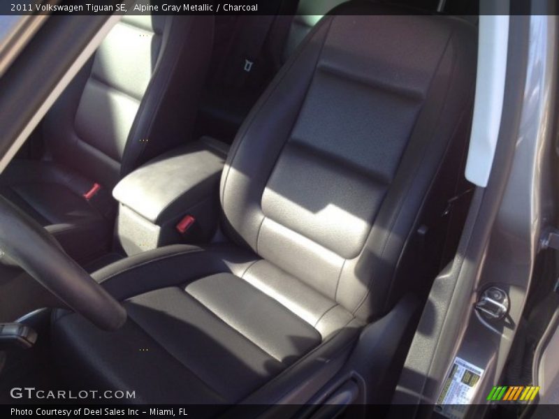 Alpine Gray Metallic / Charcoal 2011 Volkswagen Tiguan SE
