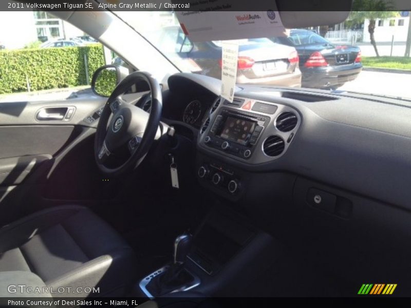 Alpine Gray Metallic / Charcoal 2011 Volkswagen Tiguan SE